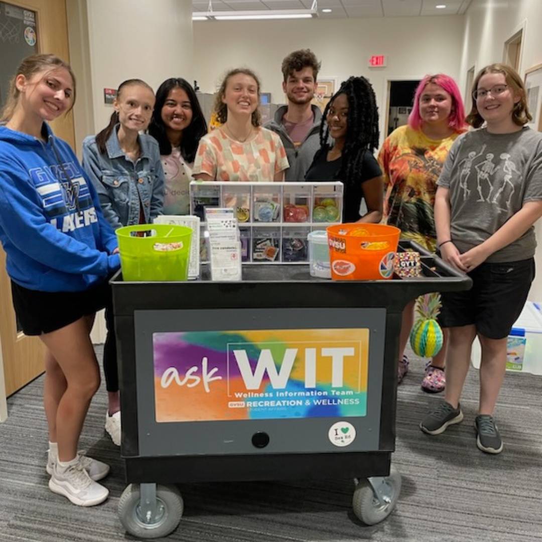 Picture of GVSU students in front of the WIT cart.